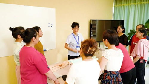 福州市海峽家政服務(wù)中心暨女王智慧公司新址正式揭牌，家政服務(wù)邁向新篇章